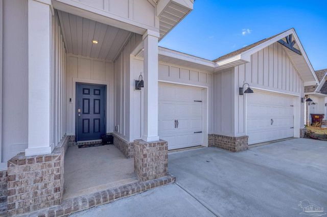 8640 Bluebell St, Milton, FL 32583