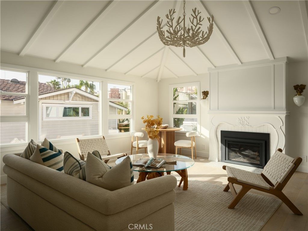 Image 1 of property listing at 2715 Cove, Corona Del Mar, CA 92625