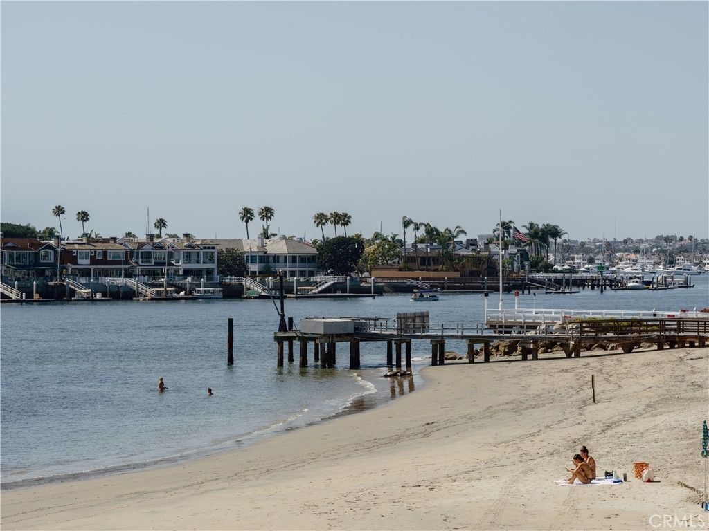 Image 15 of property listing at 2715 Cove, Corona Del Mar, CA 92625