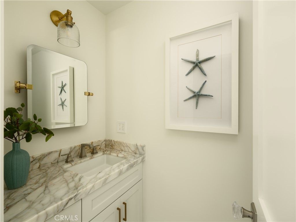 Image 18 of property listing at 2715 Cove, Corona Del Mar, CA 92625
