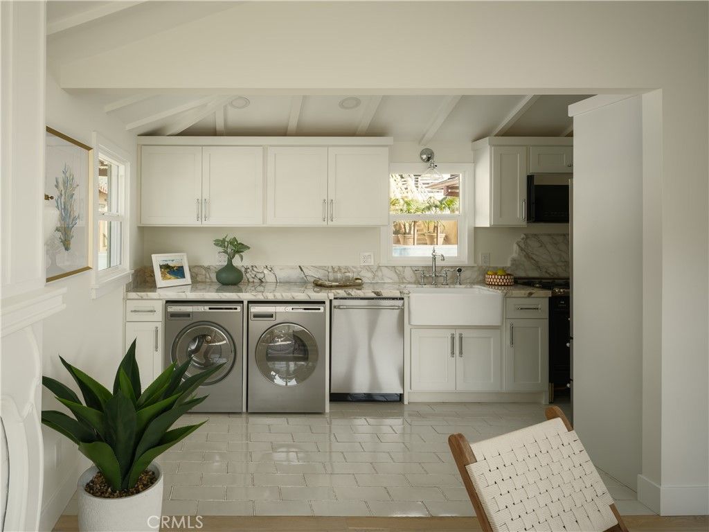 Image 7 of property listing at 2715 Cove, Corona Del Mar, CA 92625