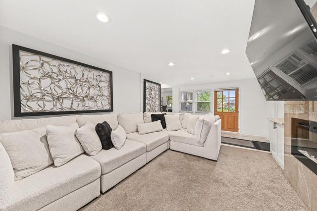 9504 W Hope AVENUE, Wauwatosa, WI 53222