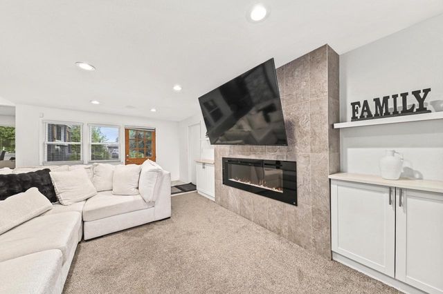 9504 W Hope AVENUE, Wauwatosa, WI 53222