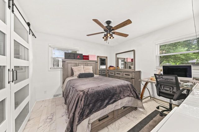 9504 W Hope AVENUE, Wauwatosa, WI 53222