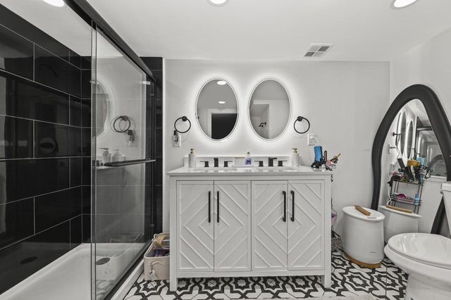 9504 W Hope AVENUE, Wauwatosa, WI 53222