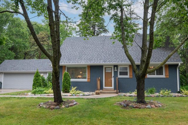 9504 W Hope AVENUE, Wauwatosa, WI 53222