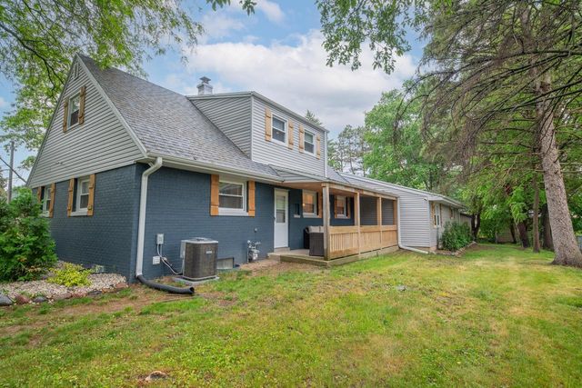 9504 W Hope AVENUE, Wauwatosa, WI 53222