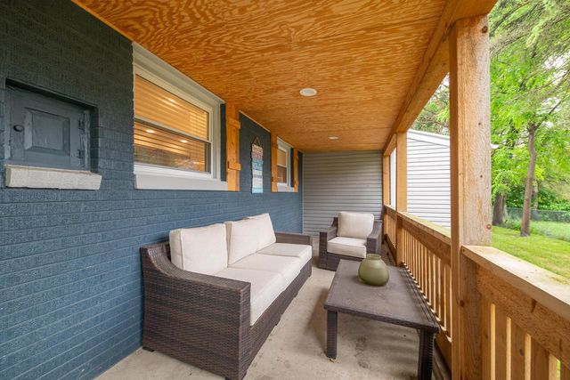 9504 W Hope AVENUE, Wauwatosa, WI 53222