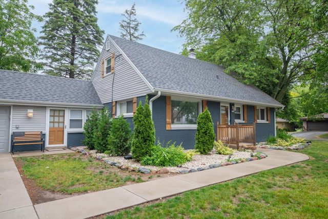9504 W Hope AVENUE, Wauwatosa, WI 53222