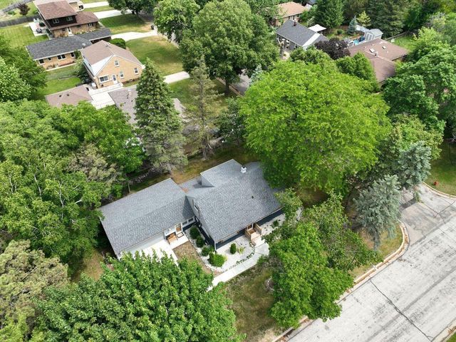 9504 W Hope AVENUE, Wauwatosa, WI 53222