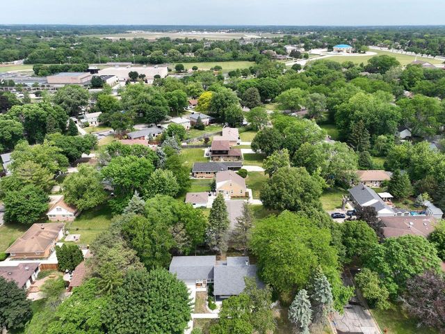 9504 W Hope AVENUE, Wauwatosa, WI 53222