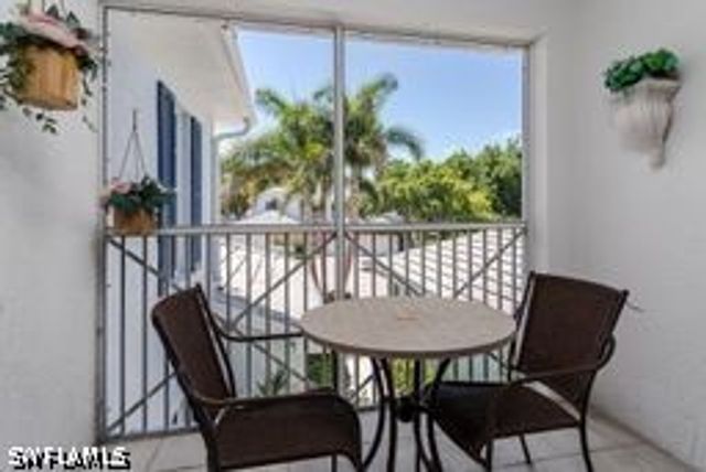 7046 Barrington CIR 202, Naples, FL 34108