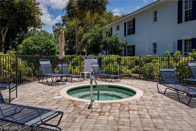 7046 Barrington CIR 202, Naples, FL 34108