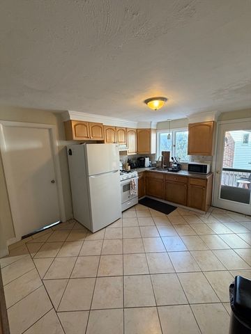 15 Eliot St A, Framingham, MA 01702