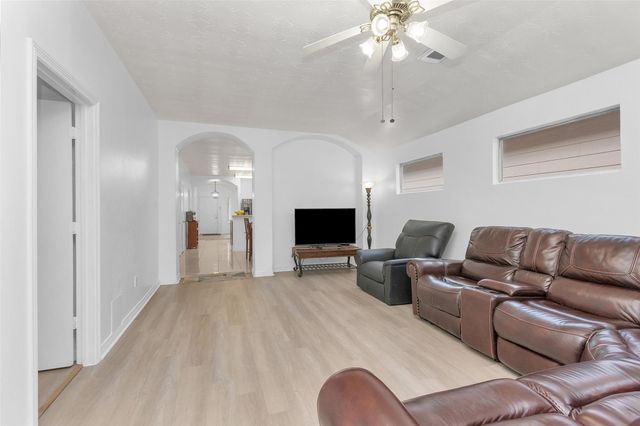 5019 Deerpath Drive, Conroe, TX 77303