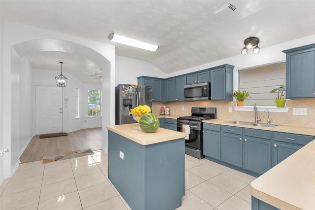 5019 Deerpath Drive, Conroe, TX 77303