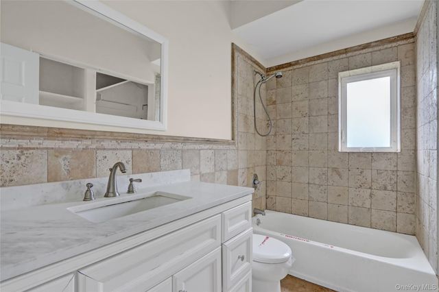 894 Bay 9th Street, West Islip, NY 11795