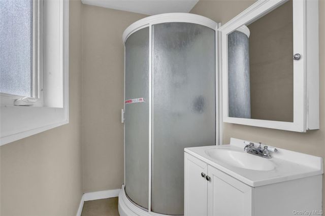 894 Bay 9th Street, West Islip, NY 11795