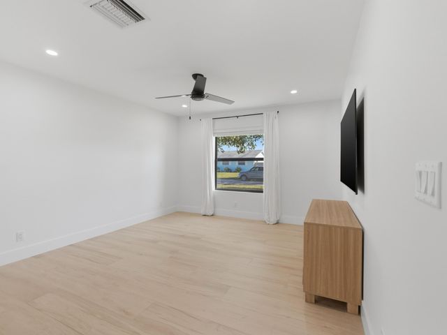 19124 SE Fearnley Drive, Jupiter, FL 33469