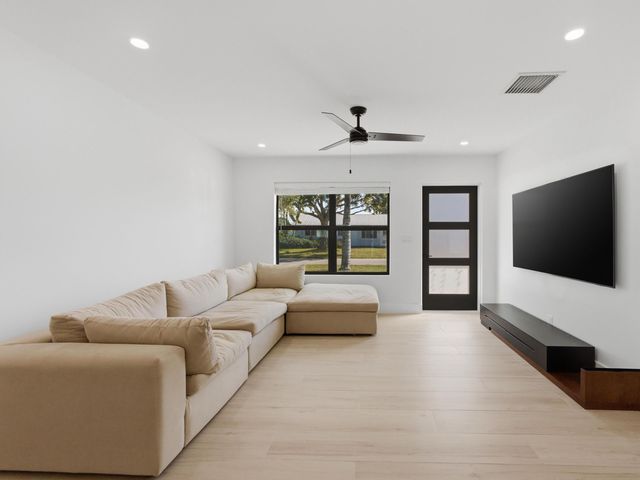 19124 SE Fearnley Drive, Jupiter, FL 33469