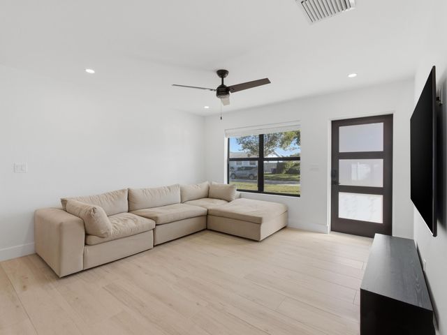 19124 SE Fearnley Drive, Jupiter, FL 33469