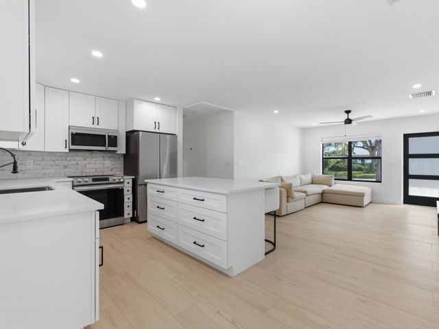 19124 SE Fearnley Drive, Jupiter, FL 33469