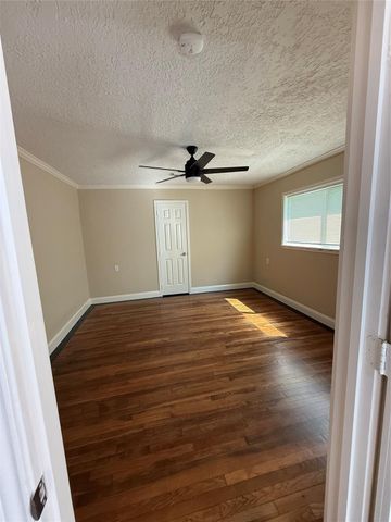 305 E Francis Street, Baytown, TX 77520
