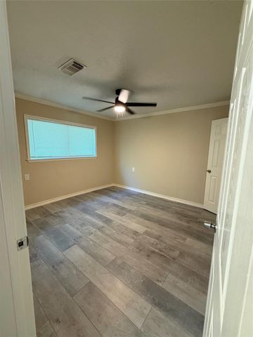 305 E Francis Street, Baytown, TX 77520