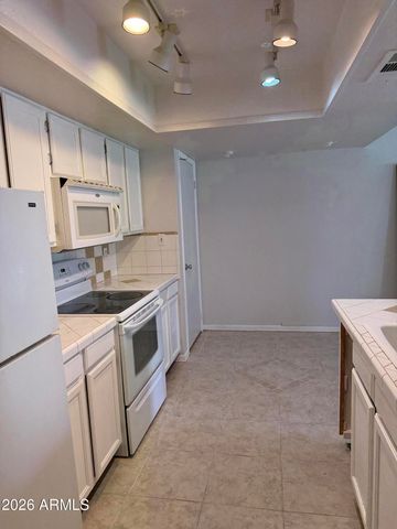 4730 W NORTHERN Avenue 2107, Glendale, AZ 85301