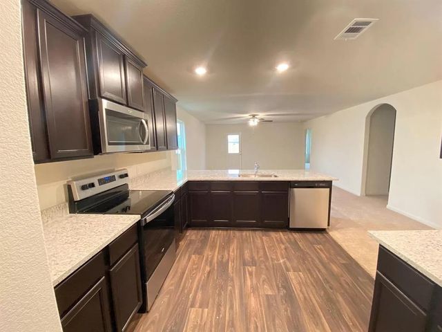 213 Allington CIR, Jarrell, TX 76537