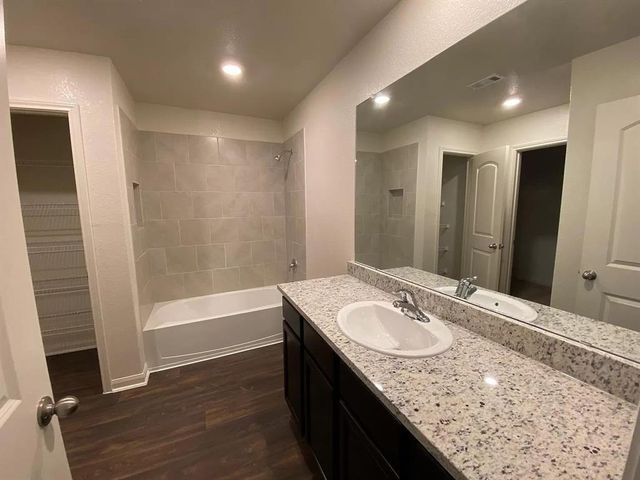 213 Allington CIR, Jarrell, TX 76537