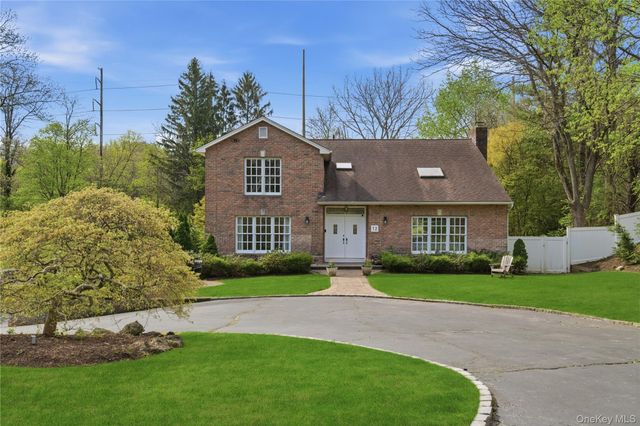 12 Pond Drive, Syosset, NY 11791