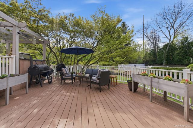 12 Pond Drive, Syosset, NY 11791