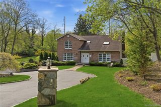 12 Pond Drive, Syosset, NY 11791