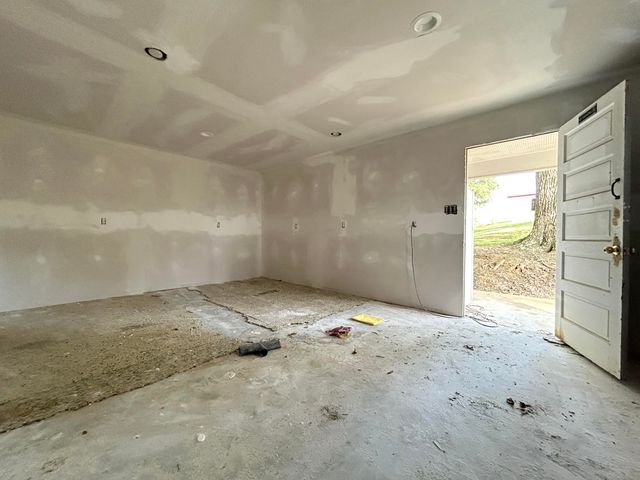 94 Tarter Cemetery Road, Nancy, KY 42544