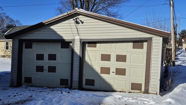 213 W WESCOTT AVENUE, Shawano, WI 54166