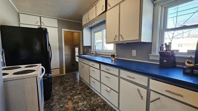 213 W WESCOTT AVENUE, Shawano, WI 54166