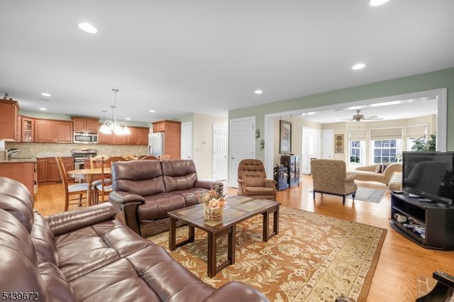 228 Atlantic Dr, Parsippany-troy Hills Twp., NJ 07054