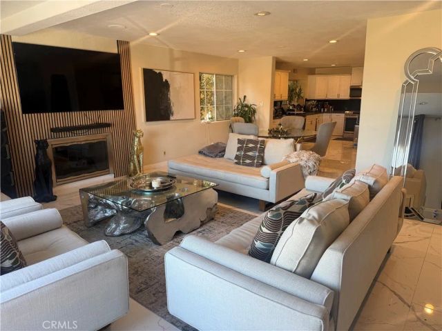 1742 Rudell, Burbank, CA 91501