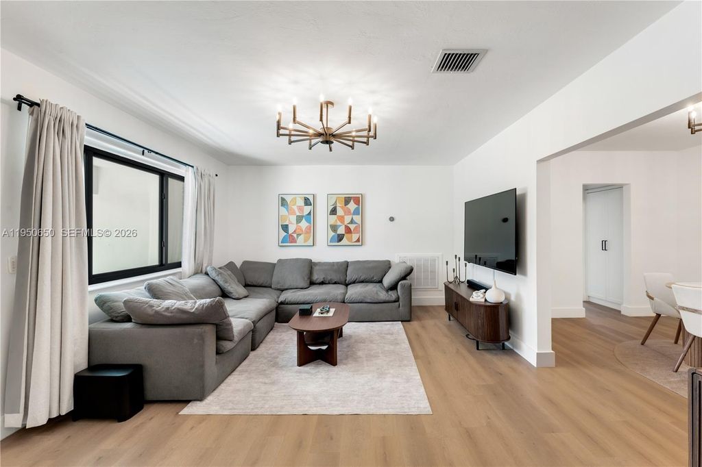 1 NE 86th St, El Portal, FL 33138