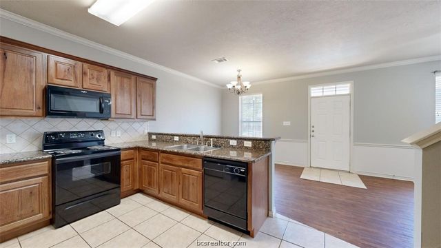 211 Forest Drive Room C, College Station, TX 77840