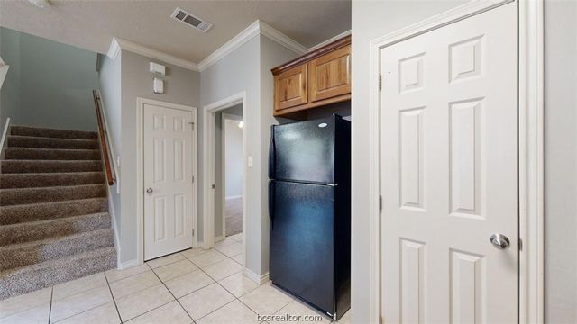 211 Forest Drive Room C, College Station, TX 77840