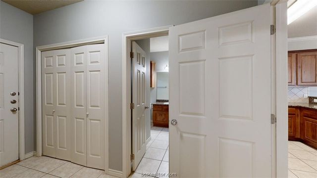 211 Forest Drive Room C, College Station, TX 77840