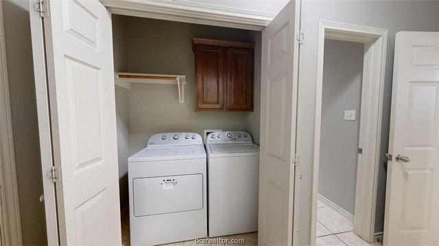 211 Forest Drive Room C, College Station, TX 77840