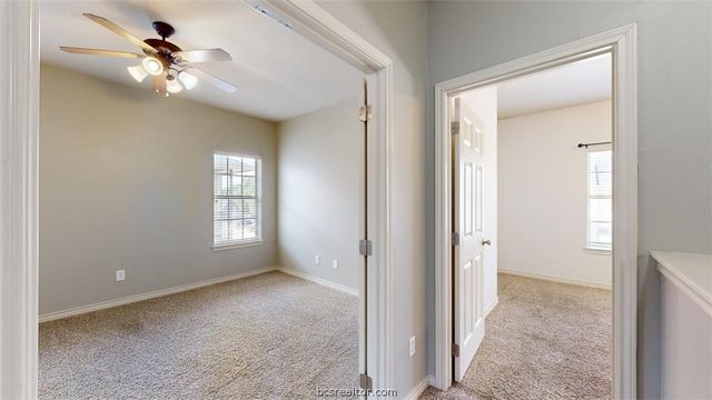 211 Forest Drive Room C, College Station, TX 77840