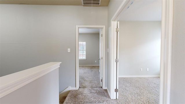 211 Forest Drive Room C, College Station, TX 77840