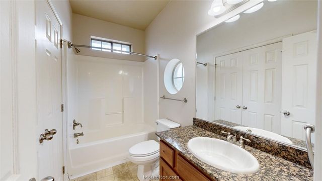 211 Forest Drive Room C, College Station, TX 77840