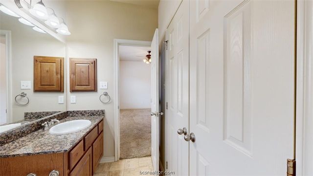 211 Forest Drive Room C, College Station, TX 77840