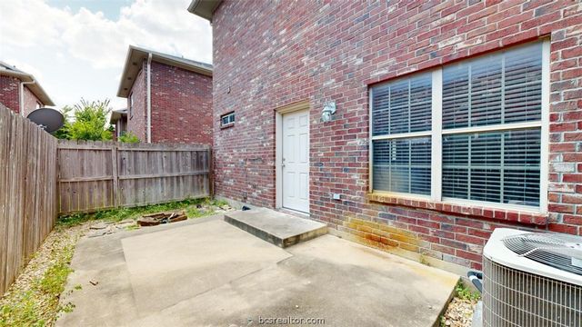211 Forest Drive Room C, College Station, TX 77840