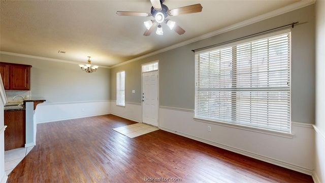 211 Forest Drive Room C, College Station, TX 77840